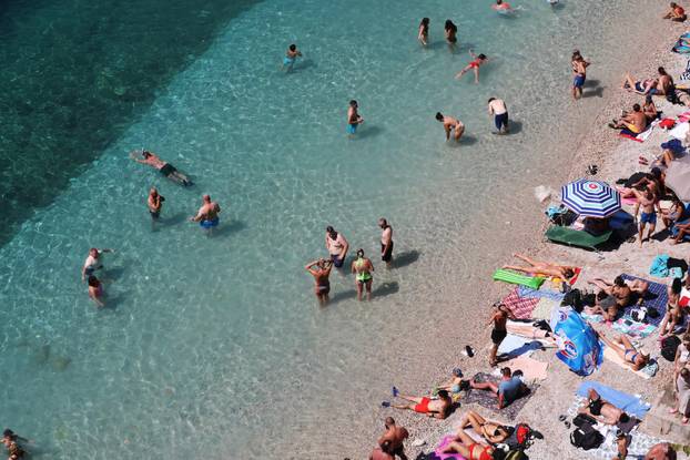 Rijeka: Kupači na gradskoj plaži Sablićevo