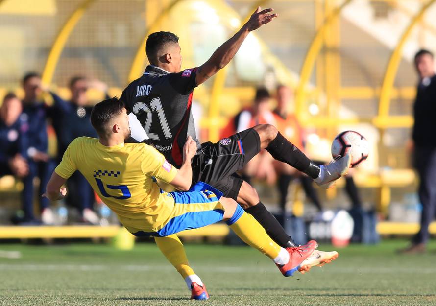 Jairova samba, Svatok mučio i spikera, Palaversa opet izišao