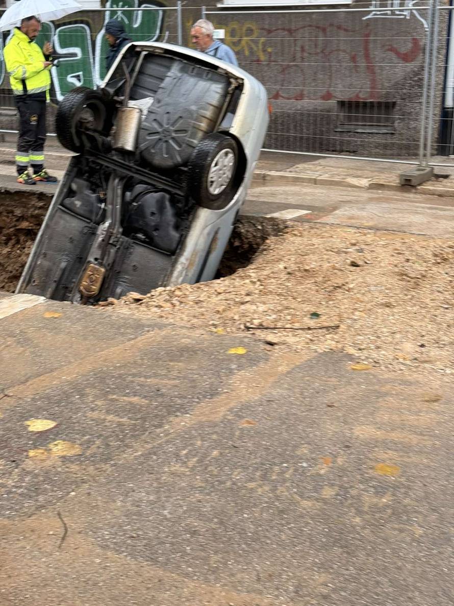 VIDEO Ovo sve objašnjava: Evo kako je auto završio u rupi ispred dječjeg vrtića u Rijeci