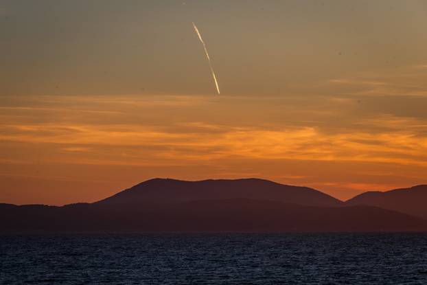 Vela Luka: Zalazak sunca promatran sa trajekta Oliver