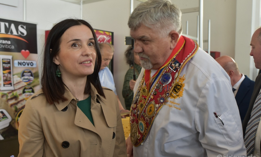 Kuhar Božidar iz 'Večere za 5' šaputao ministrici Vučković: Pohvalio se odlikovanjima