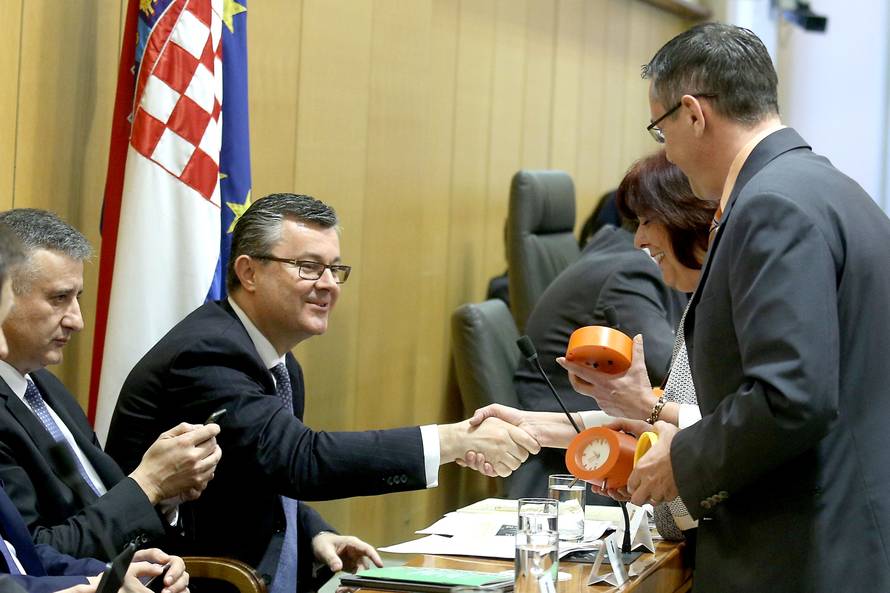 Orešković: Aktualac je dobro prošao, budilica je sladak dar