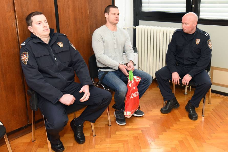 Šišaković htio odgoditi, a onda i zatvoriti suđenje za medije...