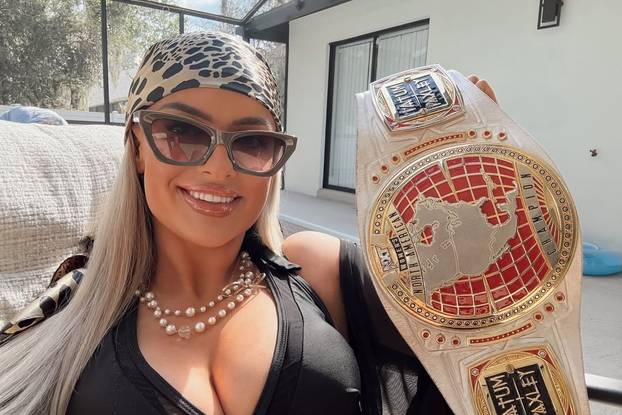 FOTO Zbog savršenog tijela ove golišave hrvačice nitko ne vidi pojas prvaka: Upoznajte Blake