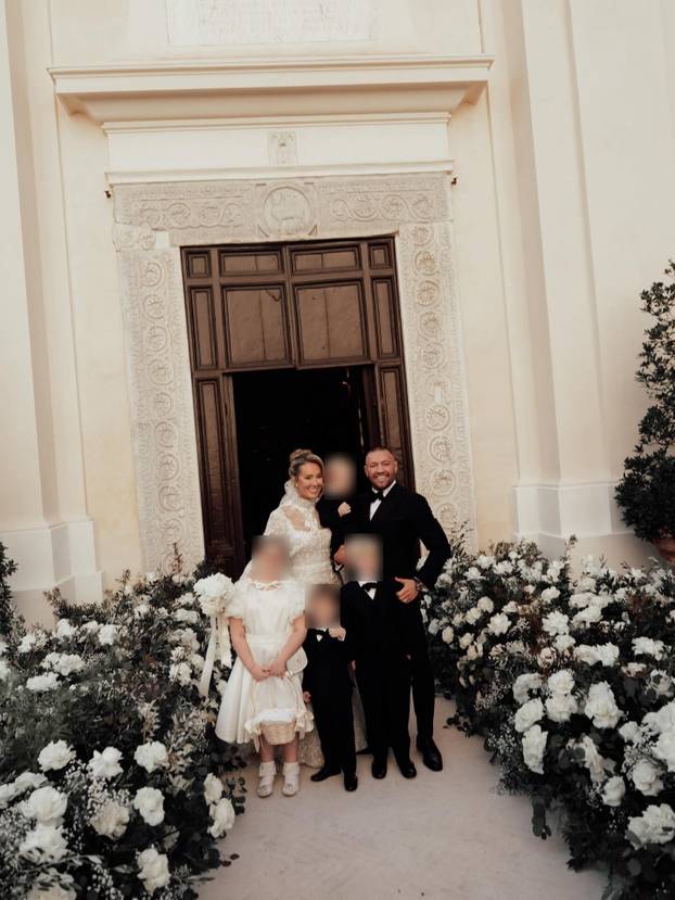 Varao ju je i silovao drugu, ona ga nije puštala. Vjenčali su se u Vatikanu. Conor objavio detalje