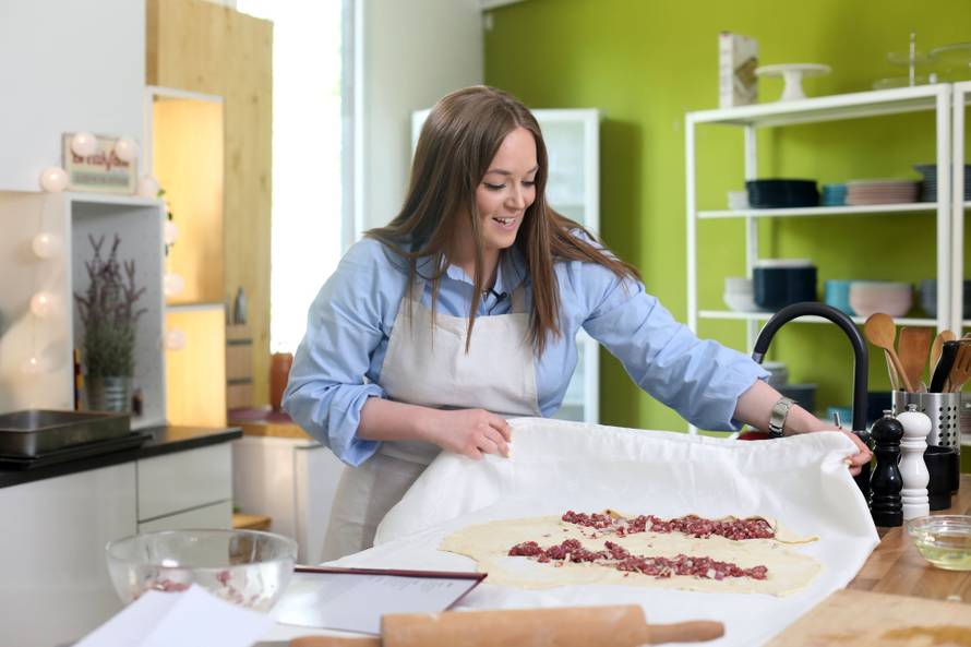 Pristala raditi burek i dobila  1000 kn: Mama će me se odreći