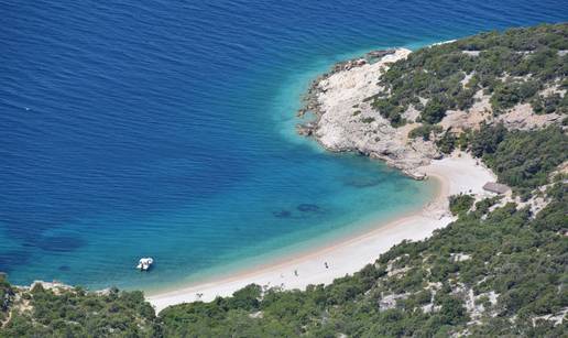 FOTO Čarobno mjesto u kojem je vrijeme stalo: Lubenice na Cresu imaju samo dva stanovnika