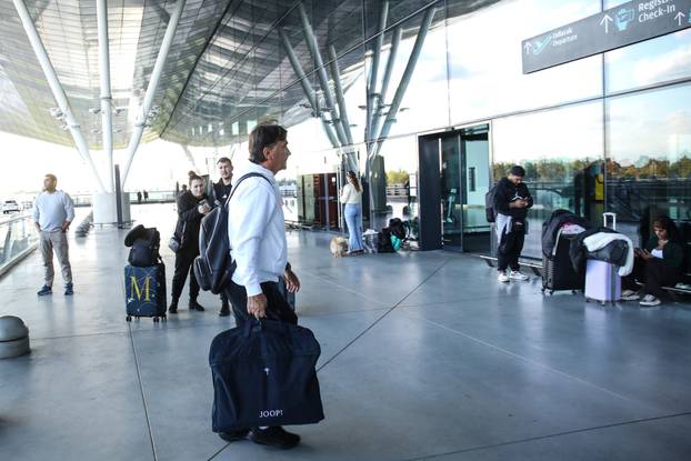 Zagreb: Odlazak hrvatske nogometne reprezentacije u Prag 