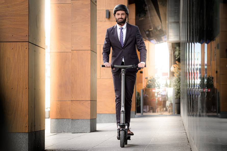 Juraj Šebalj i Jelena Glišić pozivaju vas na druženje uz e-bicikle i e-romobile