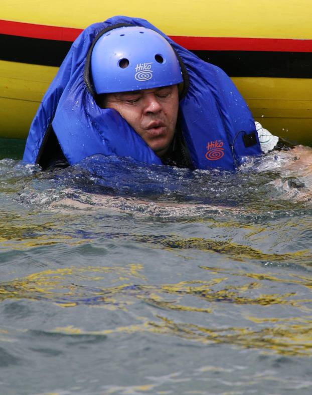 ARHIVA - Ministri sudjelovali na prvoj rafting regati "Zrmanja 2006"