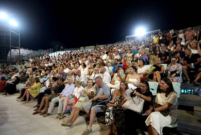 FOTO Kraljica fada Mariza imala koncert na šibenskoj Tvrđavi: Evo kakva je bila atmosfera...