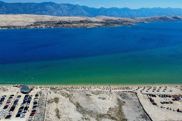 Ime najbolje opisuje ovu pla&zcaron;u na otoku Pagu - zovu je &Ccaron;ista i prava je oaza daleko od civilizacije