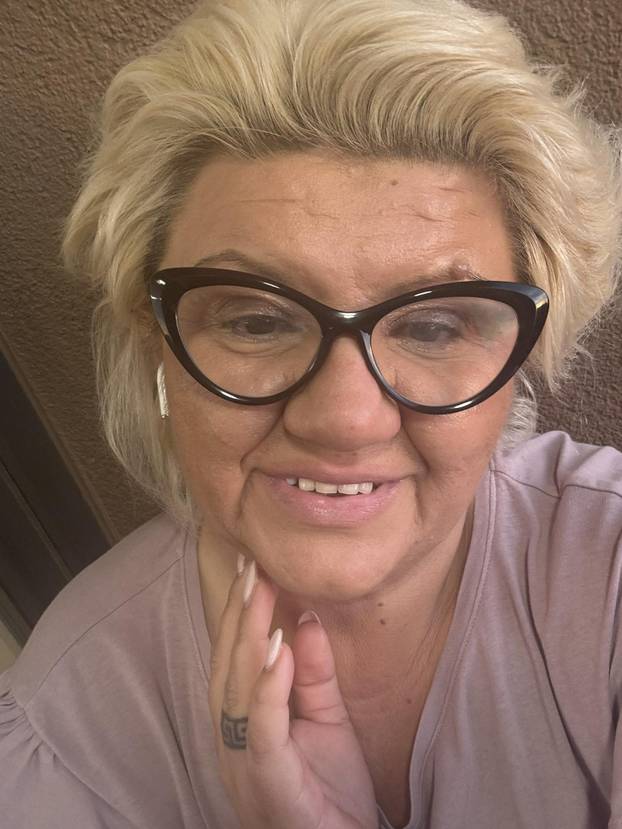 FOTO Tko je ova svestrana dama koja u emisiji 'Ljubav je na selu' želi osvojiti farmerovo srce?