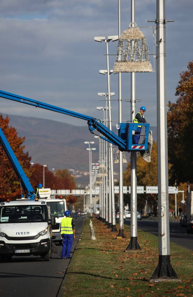 Zagreb: 56 dana do Božića - započelo dekoriranje prometnica