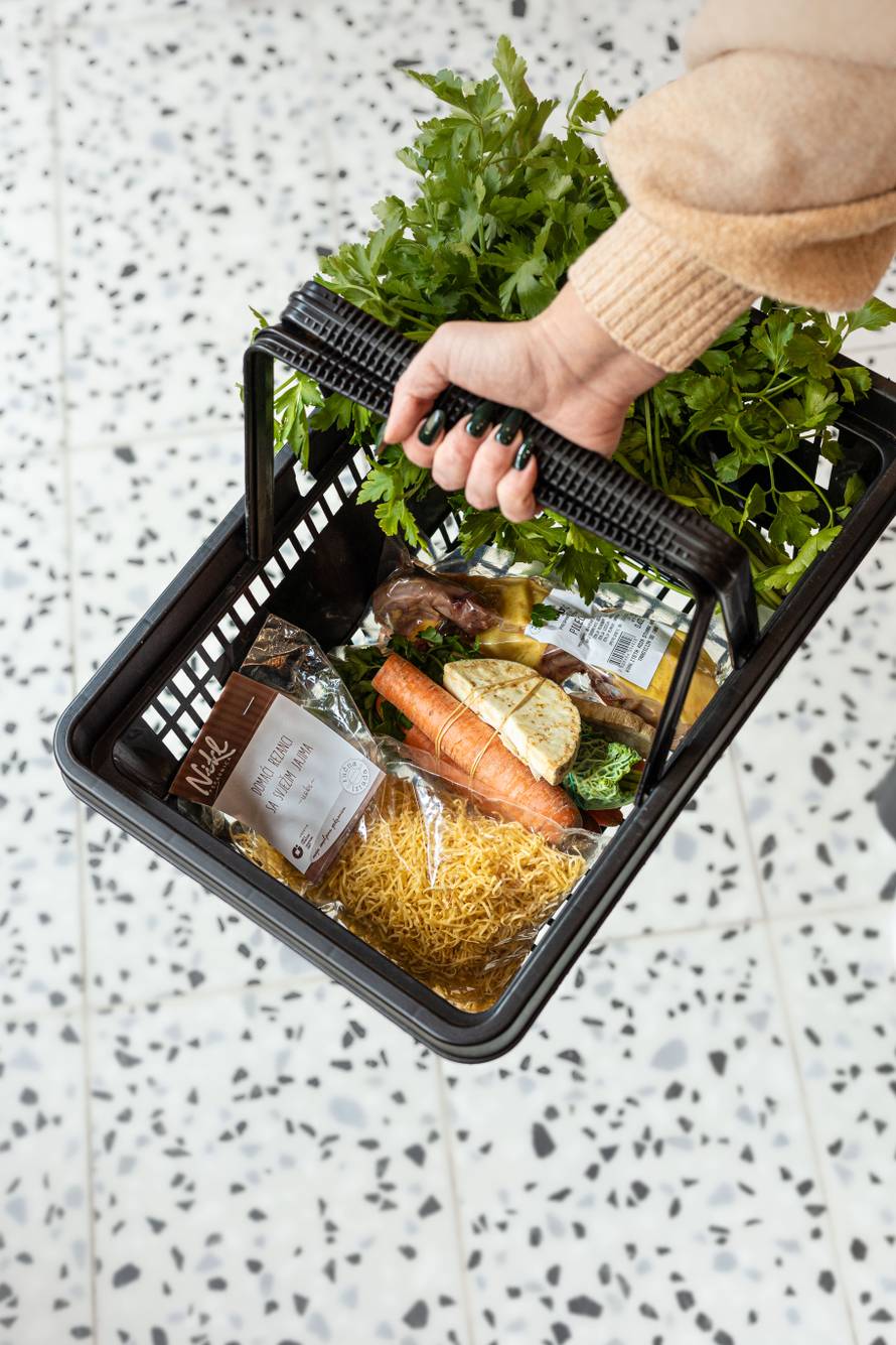 Domaće meso, sir i povrće bez šetnje po placu - evo kako stiže do vas