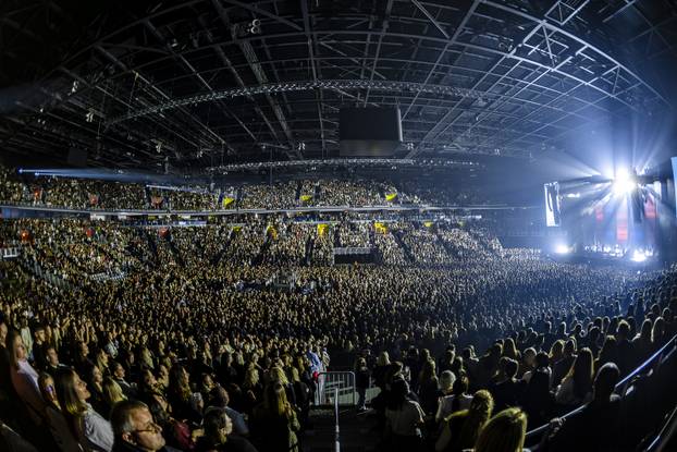 FOTO Kakva kombinacija! Evo u čemu je Seve nastupila u Areni