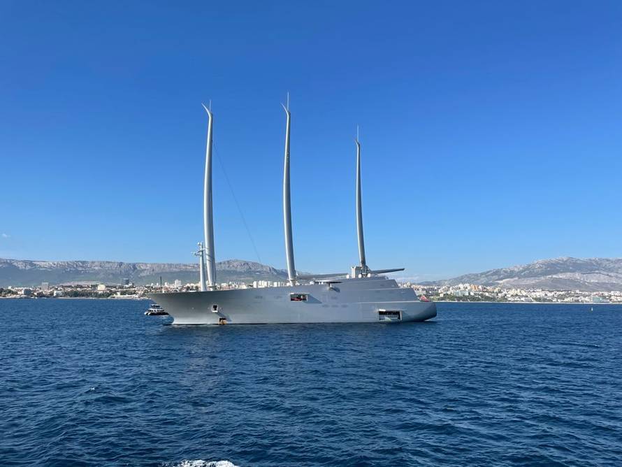 Kakav prizor! U Split je uplovila jahta najbogatije Srpkinje koja je dobra prijateljica Nine Badrić