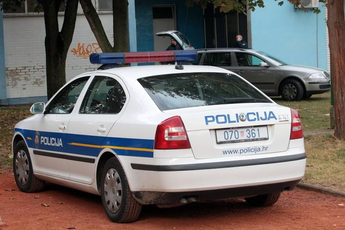 Lopovi su ukrali indijanske nošnje, šatore i suvenire