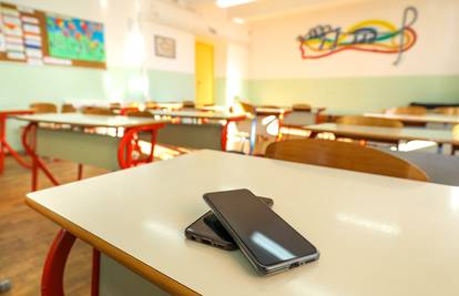Grad Zagreb poslao preporuku školama o zabrani mobitela: 'Uzrokuju loš san, nasilje...'