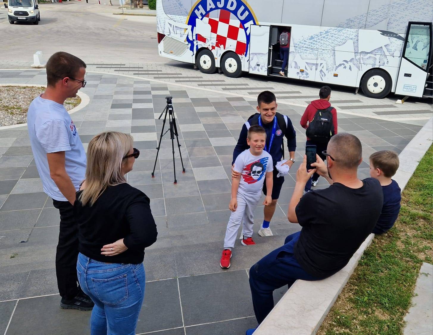 VIDEO 5000 navijača dočekalo Hajdukove tiće na splitskoj Rivi