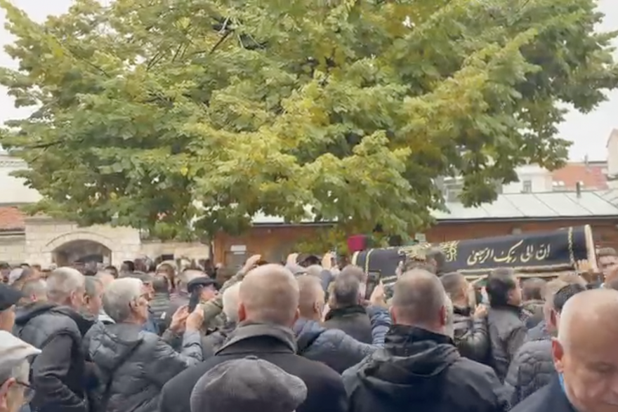 Sarajevo: Dženaza za Halida Bešlića u Gazi Husrev-begovoj džamiji