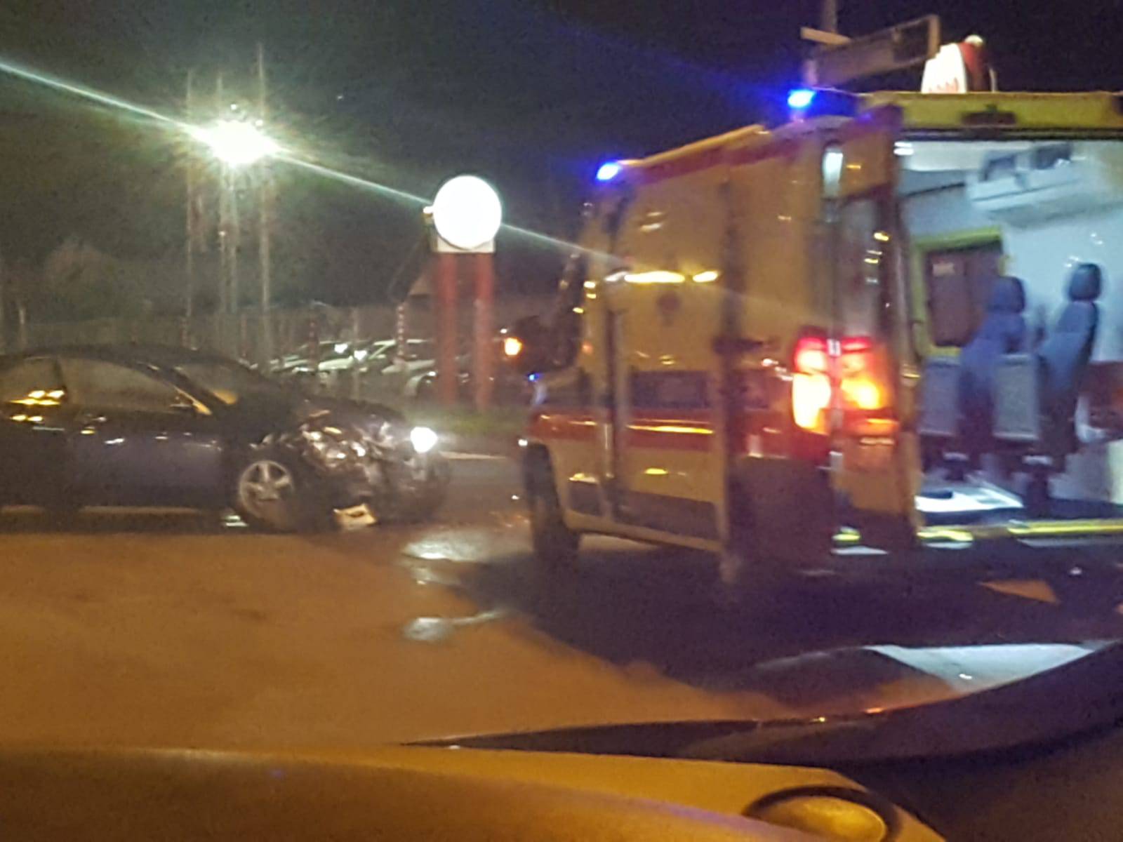 Troje ozlijeđenih u sudaru u Zagrebu: 'Ljudi su stajali i  gledali u šoku smrskani auto'