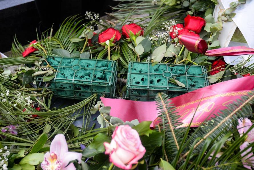 'Čim sam sahranila svog djeda, netko mu je pokrao grobnicu'