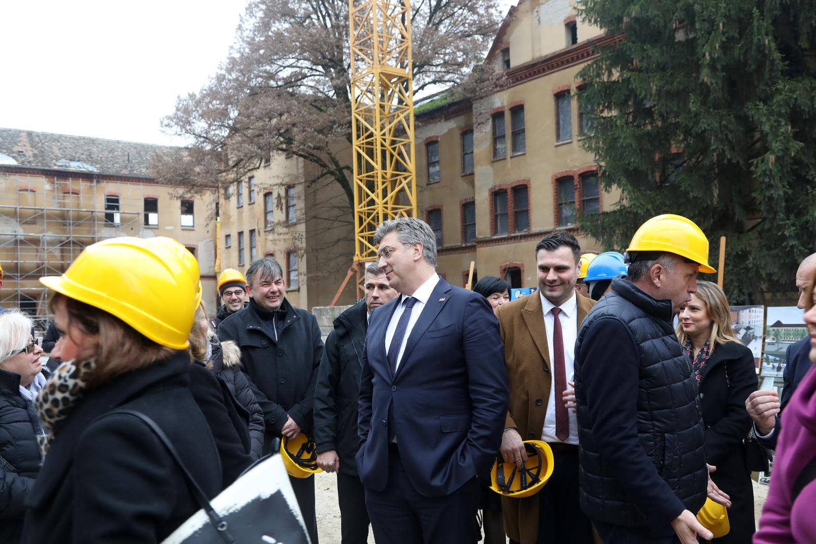 Premijer Plenković  obišao je gradilište Regionalnog centra kompetentnosti Tehničke škole Sisak i katedralu u Sisku 