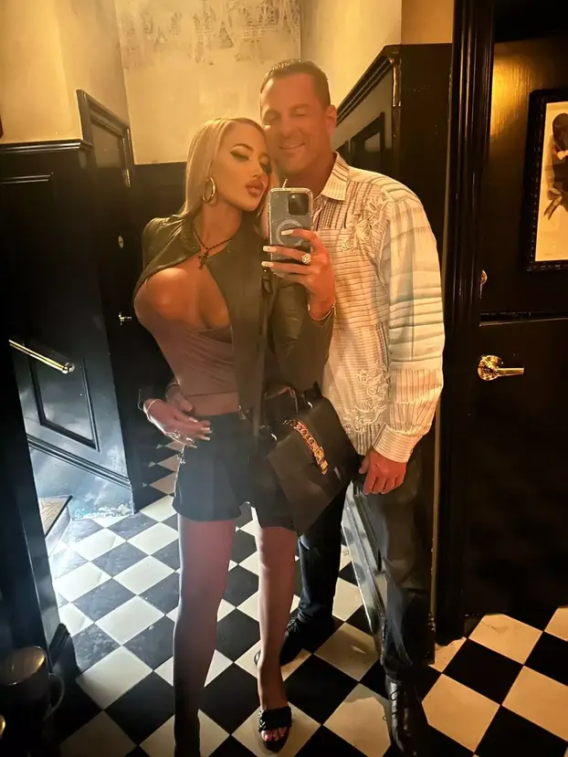 FOTO Ponižava muškarce i tako zaradi 20.000 eura mjesečno. I to online. 'Istresam se na njima'