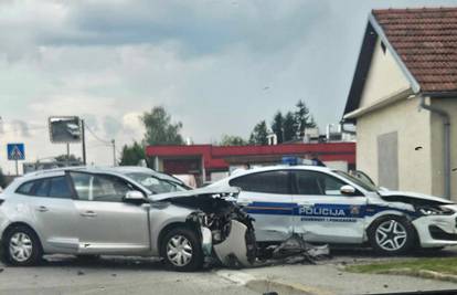 Krš i lom u Oroslavju: Sudarili se auto i policijsko vozilo. Na teren je izišla i Hitna pomoć...