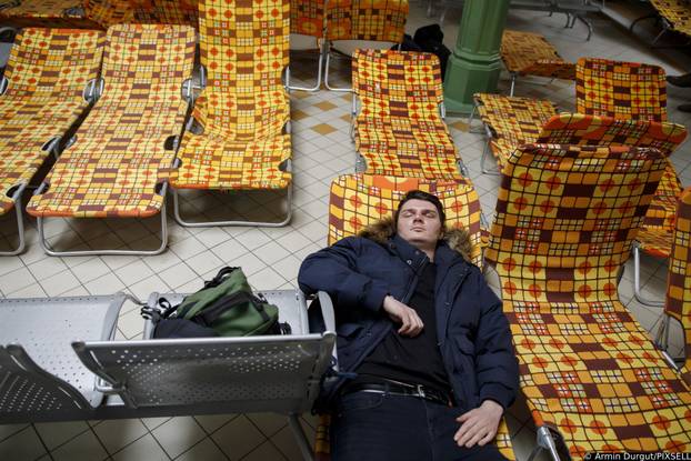 FOTO 24sata na granici Poljske i Ukrajine: Mnogi bježe od pakla rata, spavaju na kolodvoru