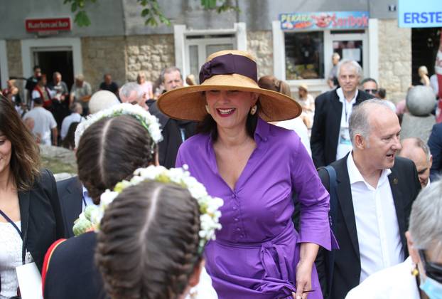 Sanja Milanović je odjevnom kombinacijom privukla pažnju: Pojavila se s ogromnim šeširom