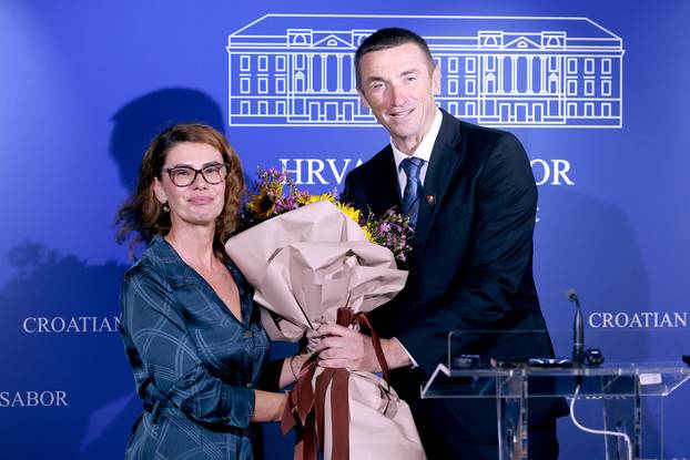 Zagreb: Ivan Penava predstavio je Vlatku Vukelic kao novu clanicu Domovinskog pokreta