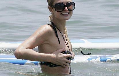 Paris Hilton na plaži 'pobjegao' bikini