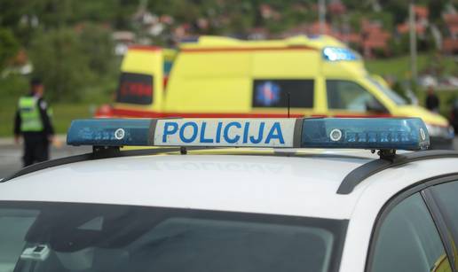Pijan divljao kroz Dubravu: Sletio u kanal, prevrnuo se i razbio auto, dvoje ozlijeđenih