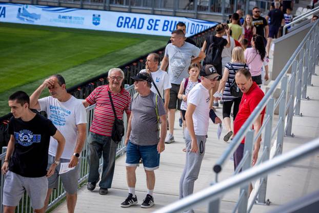Osijek: Navijači uživali na otvorenom danu tribina novog stadiona