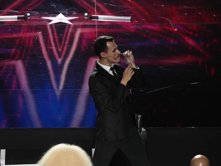 Zabijanjem čavla u nos Martinu je potpuno prestravio, ali je zabavio publiku 'Supertalenta'