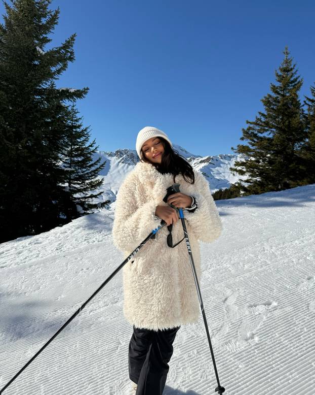 FOTO Bivša misica želi preuzeti Formulu 1: 'Cilj mi nije pobjeda'