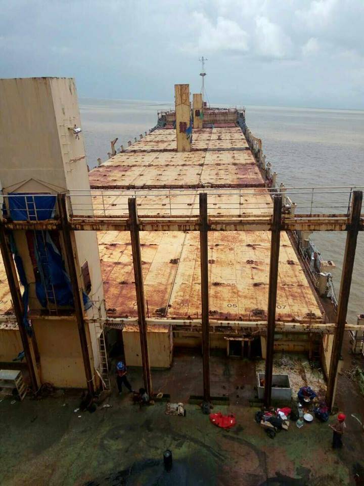 Prazan i hrđav: 'Brod duhova' se nasukao na obalu Mjanmara