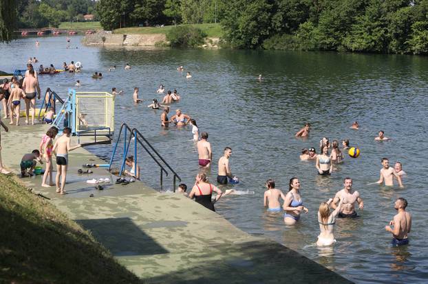 Karlovac: Otvorena sezona kupanja na Foginovom kupalistu