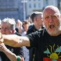 FOTO Bizarni prosvjed protiv stranih radnika u Zagrebu: 'Nismo ustaše, ali ćemo ustati'