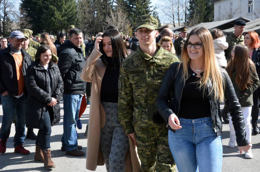 Kolinda dobrovoljcima: 'Vi ste nasljednici hrvatskih branitelja'