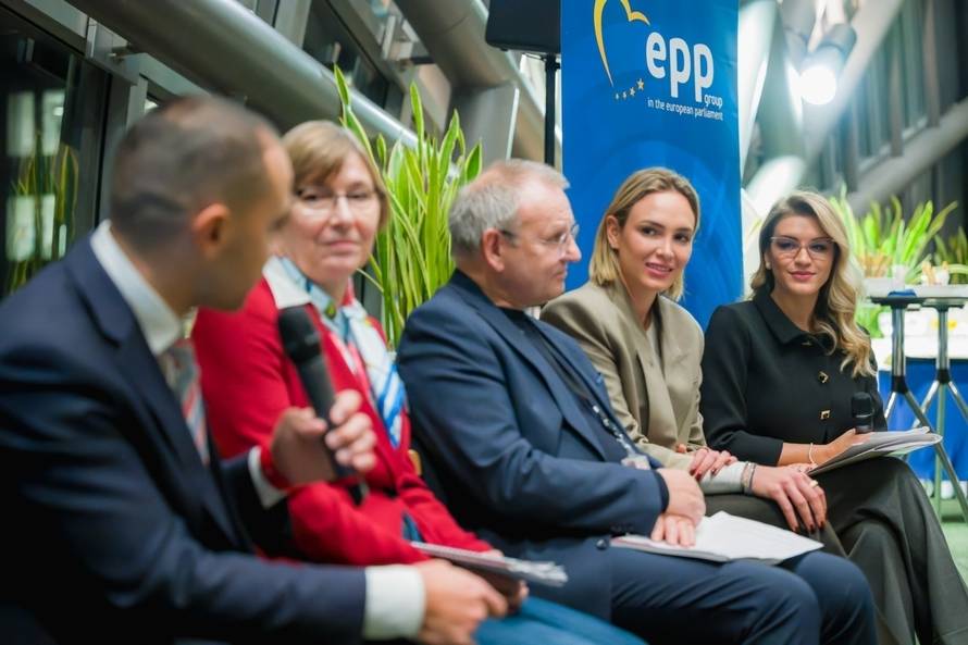 Vekić oduševila Bruxelles: Došla na poziv europarlamentarke i predstavila inspirativni projekt