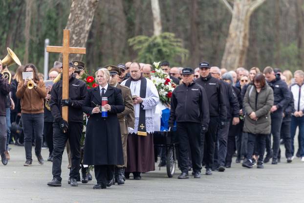 Vukovar: Posljednji ispraćaj i ukop identificiranih posmrtnih ostataka hrvatskog branitelja iz Domovinskog rata Stjepana Patka 