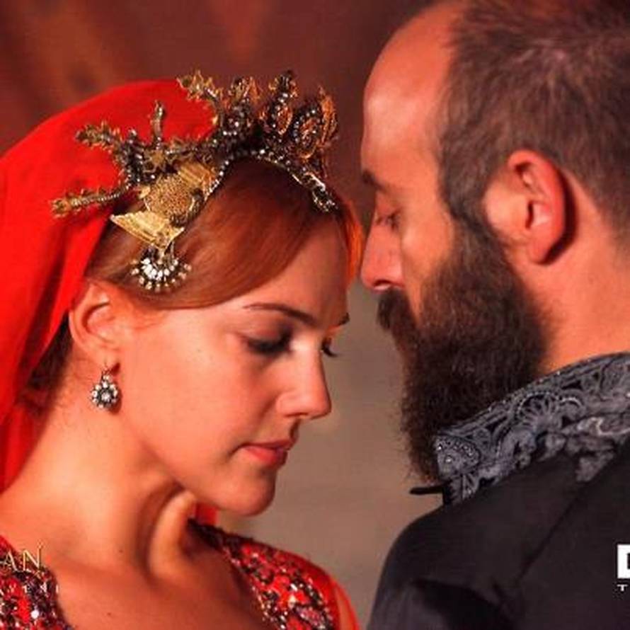 Dva sina je ubio, unesrećio je kćer, a na tron je sjeo pijanac