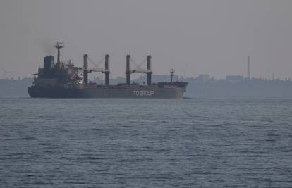 Ukrajina najavila humanitarni koridor za desetak brodova zatočenih u njezinim lukama