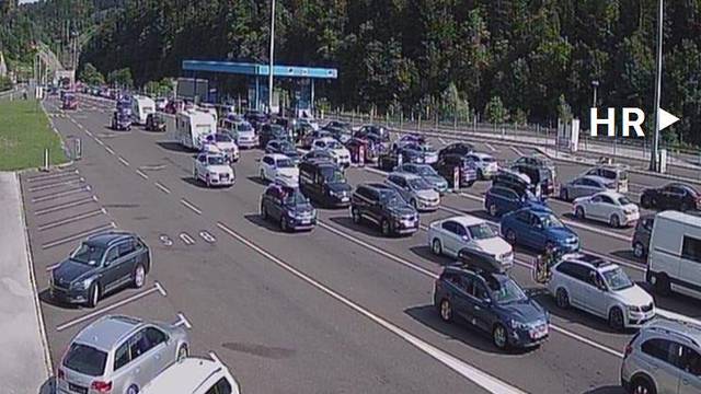 Gužve na cestama: Na A1 nesreće usporavaju promet, gužva je i kod Pelješkog mosta