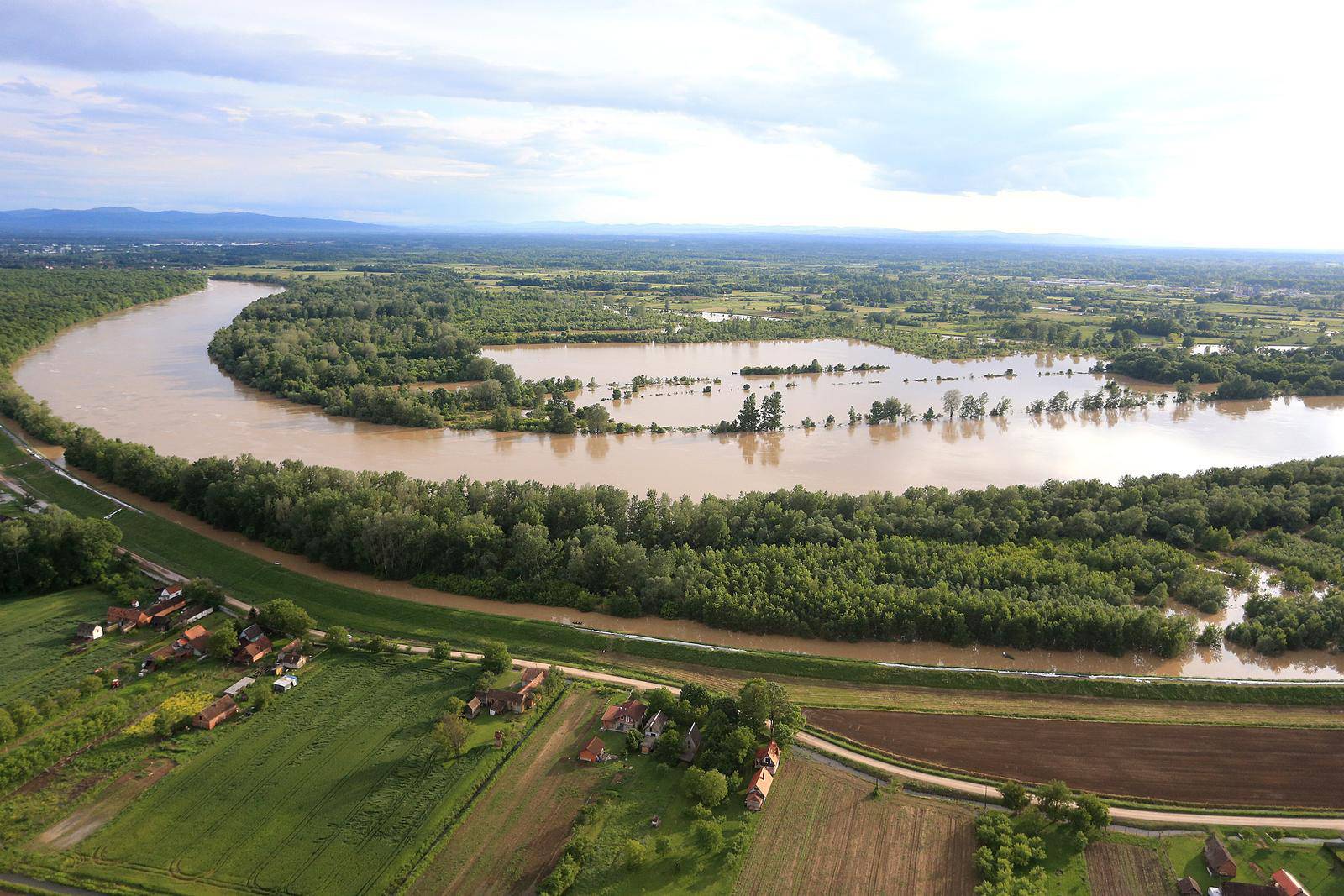 Osma godišnjica katastrofalne poplave u Gunji - Pogled iz zraka