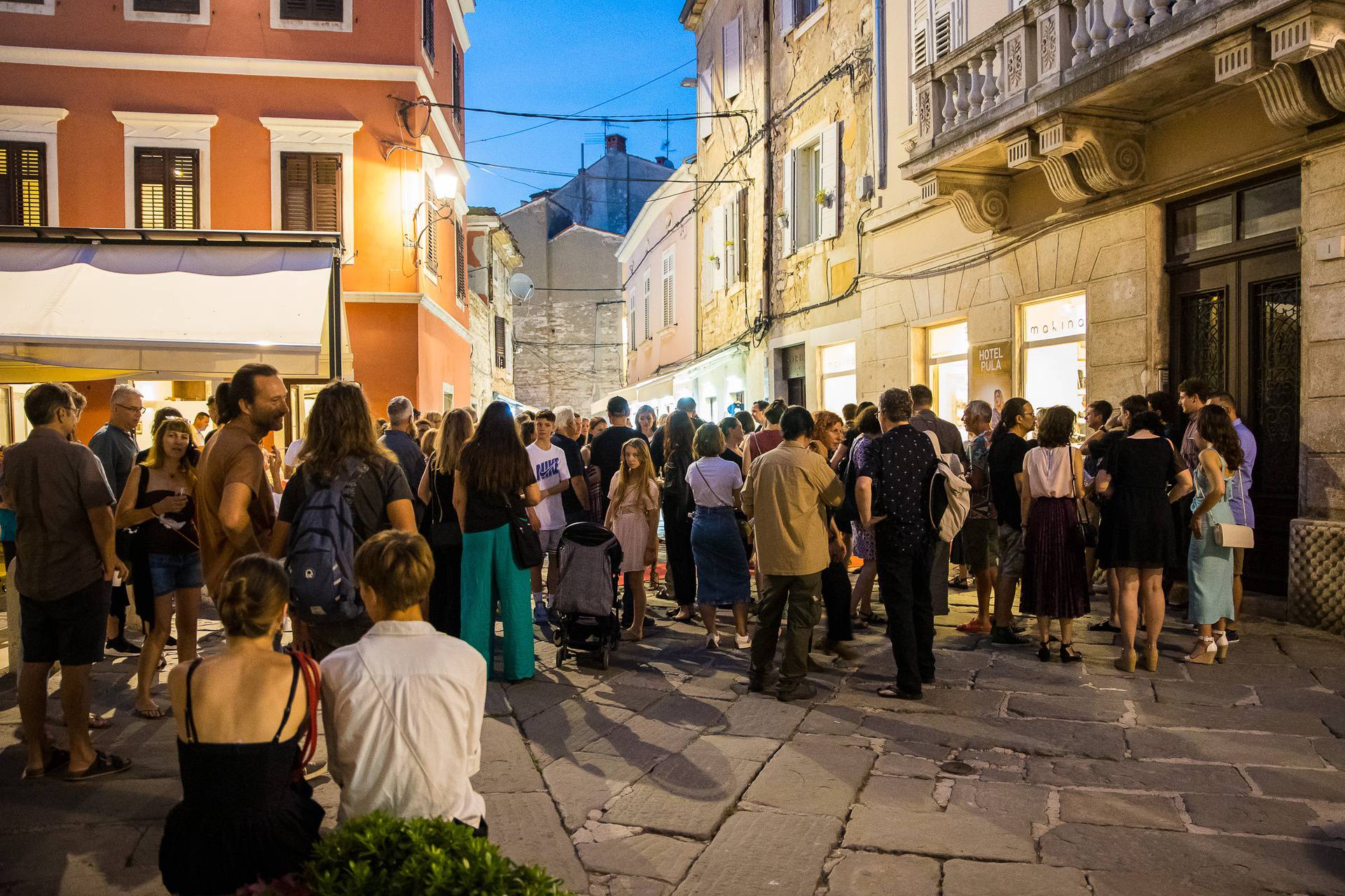 Nikad viđene fotografije Ene Begović snimljene prije 42 godine tijekom 'Pada Italije'