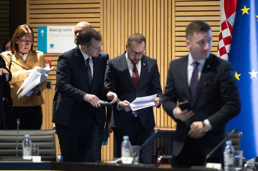 Potpisani ugovori o dodjeli bespovratnih sredstava za projekte modernizacije voznog parka ZET-a